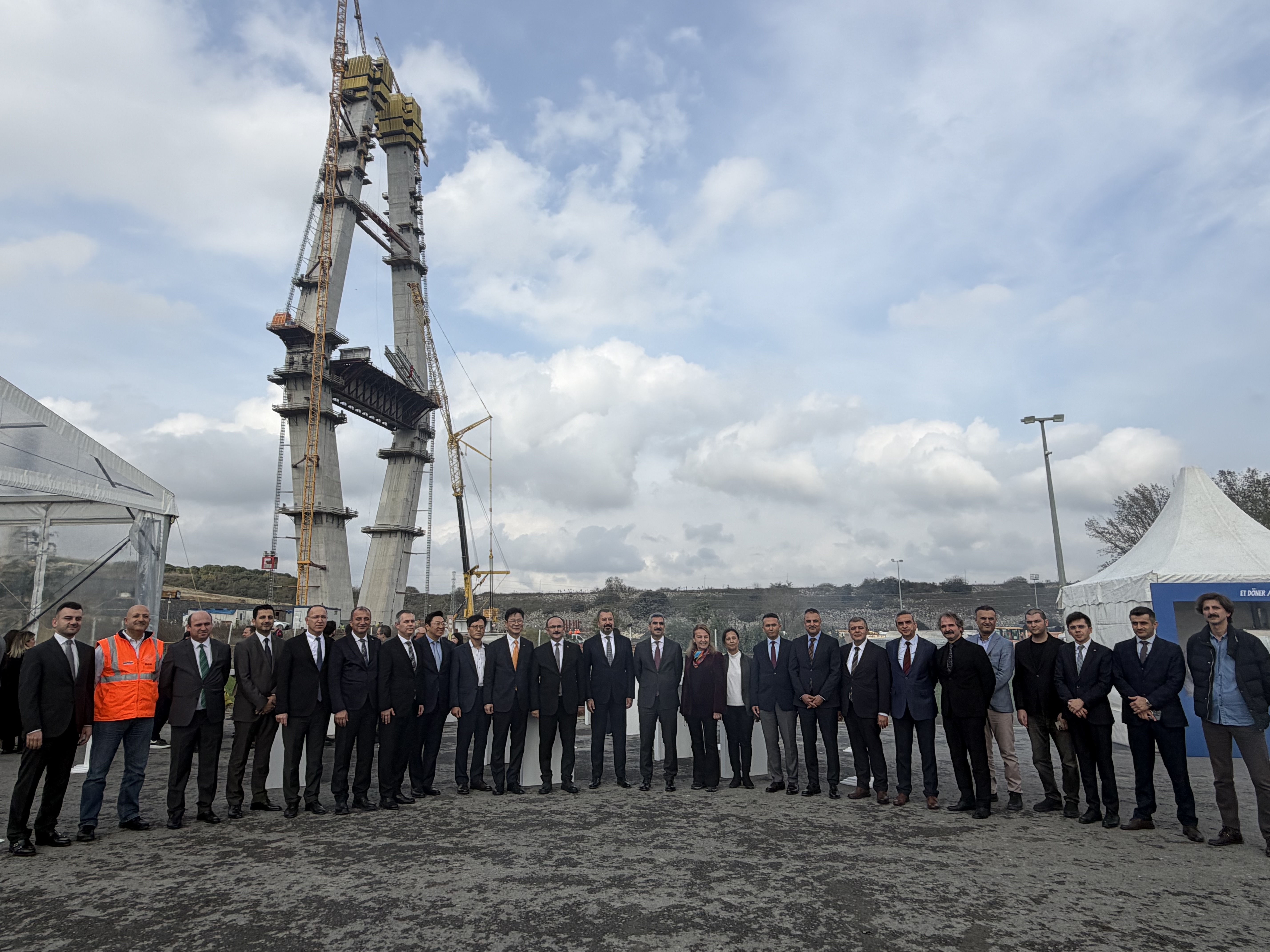 3. 상량식 기념 촬영.jpg