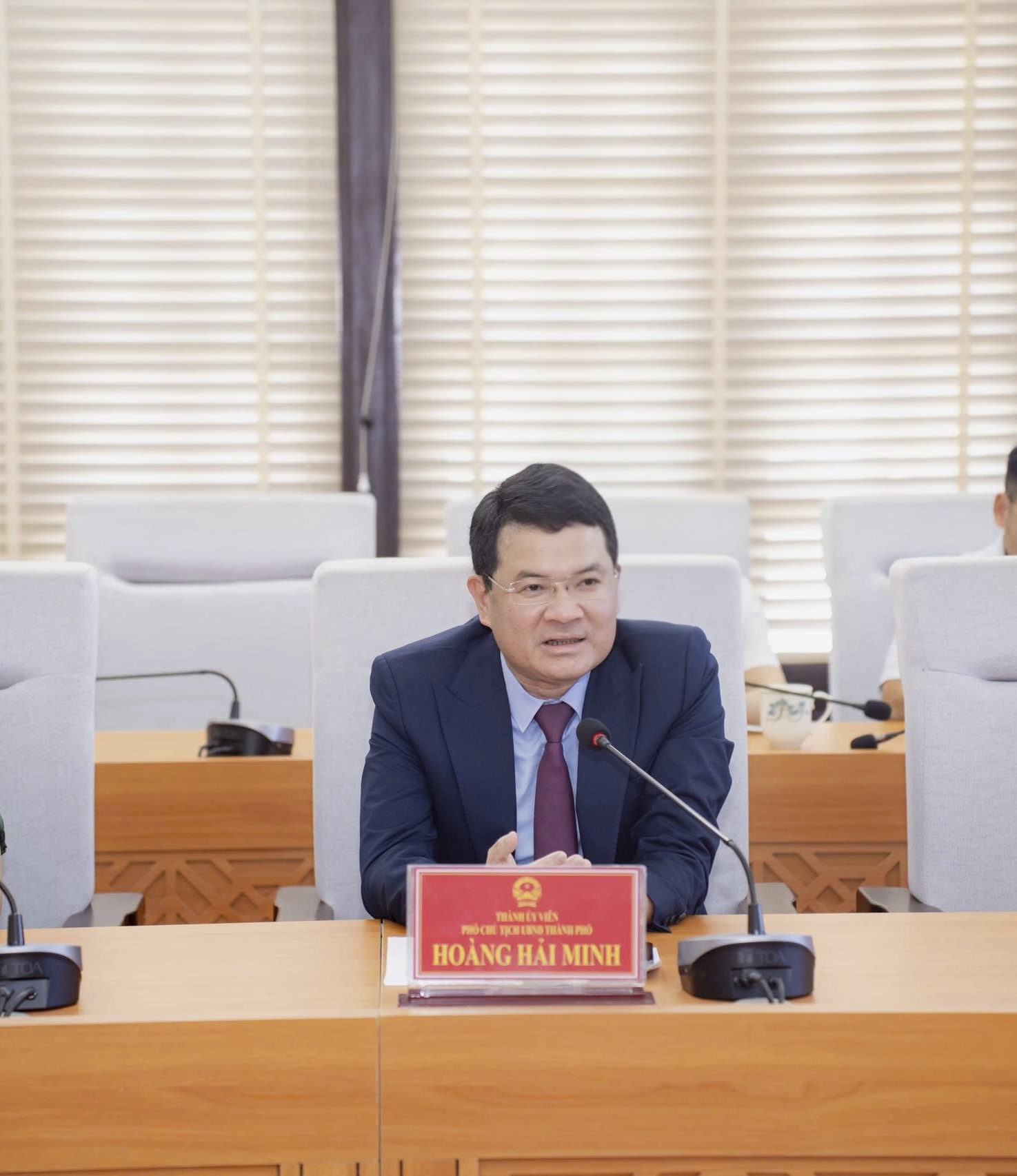 1-2. 후에시 부시장과의 면담사진_후에시 부시장.jpg