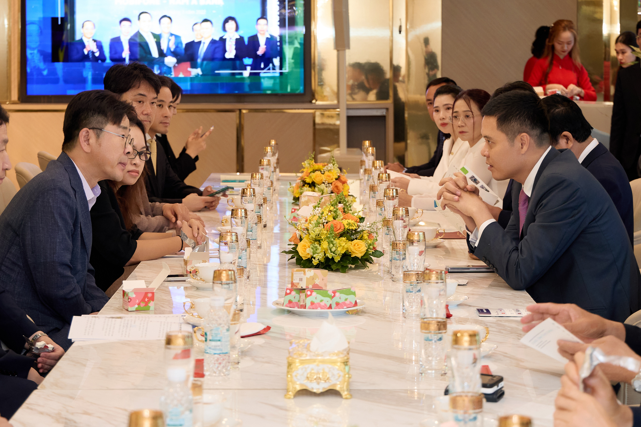 KIND-Royal Group MOU 사진2.jpg