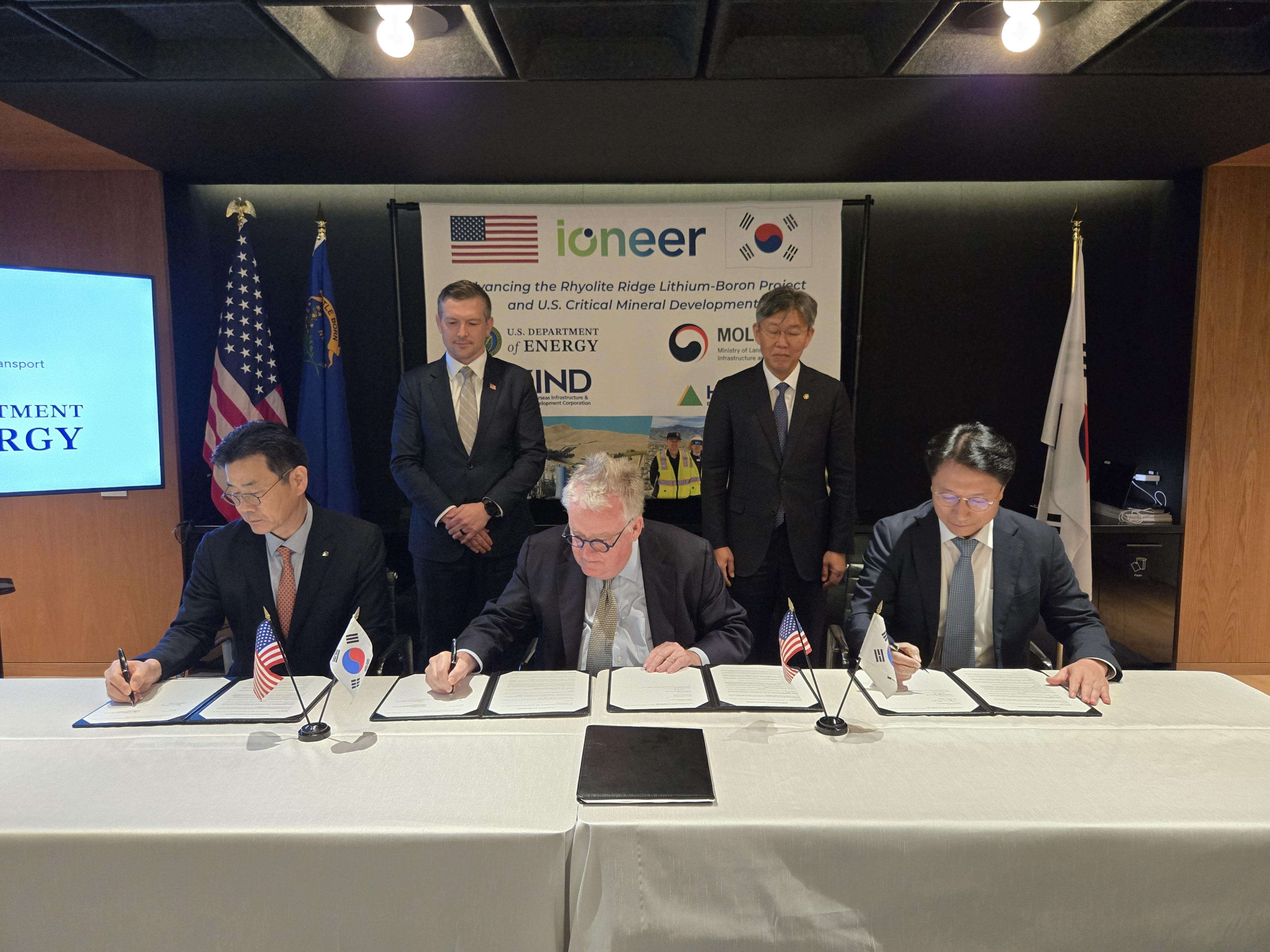 KIND-Ioneer MOU  체결식_1.jpg